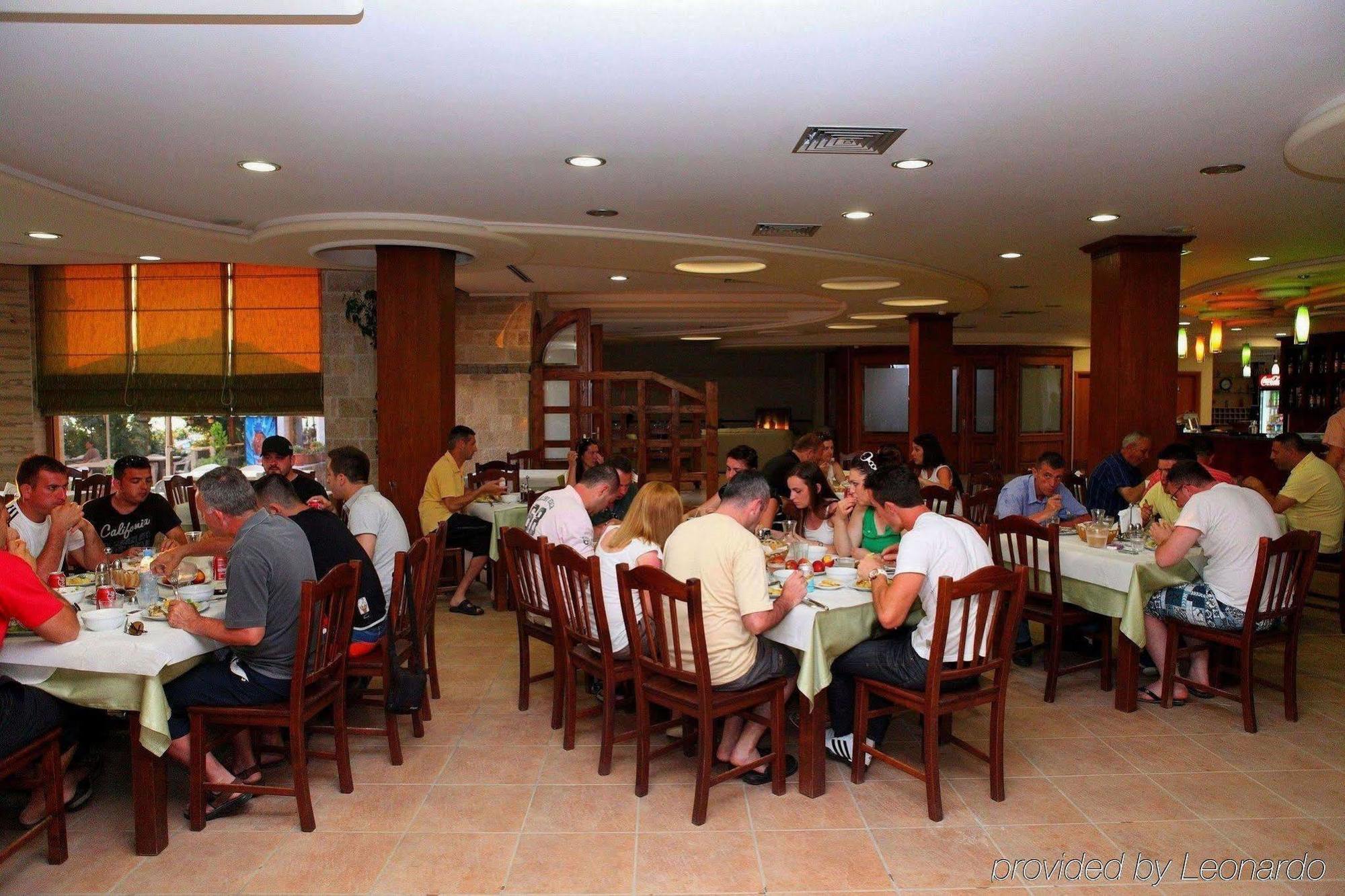 Hotel Oaz Durres Restoran foto